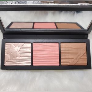 MAC Shiny Pretty Things Face Compact in Fair